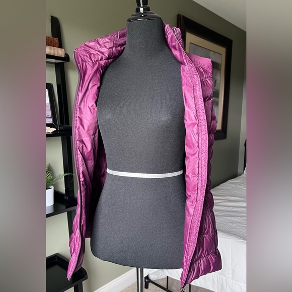 Athleta down vest burgundy size XS gently used. - Picture 6 of 10